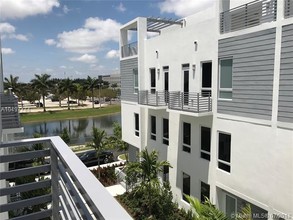 9163 NW 33rd St-Unit -. in Doral, FL - Building Photo - Building Photo