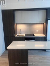 395 Square One Dr in Mississauga, ON - Building Photo - Building Photo