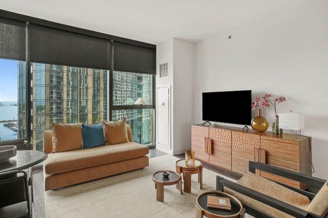 445 E Waterside Dr in Chicago, IL - Building Photo - Building Photo