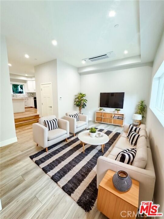 property at 1819 1/2 Westholme Ave