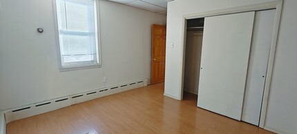 1025 S 8th St, Unit 2FL in Philadelphia, PA - Building Photo - Building Photo