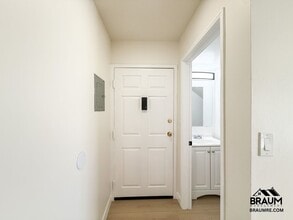 11228 Huston St in Los Angeles, CA - Building Photo - Building Photo