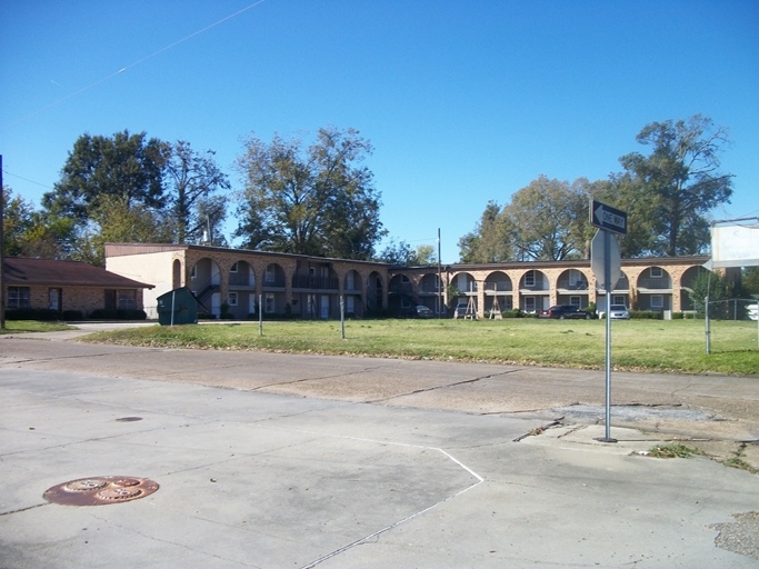 622 E Vine St in Opelousas, LA - Building Photo