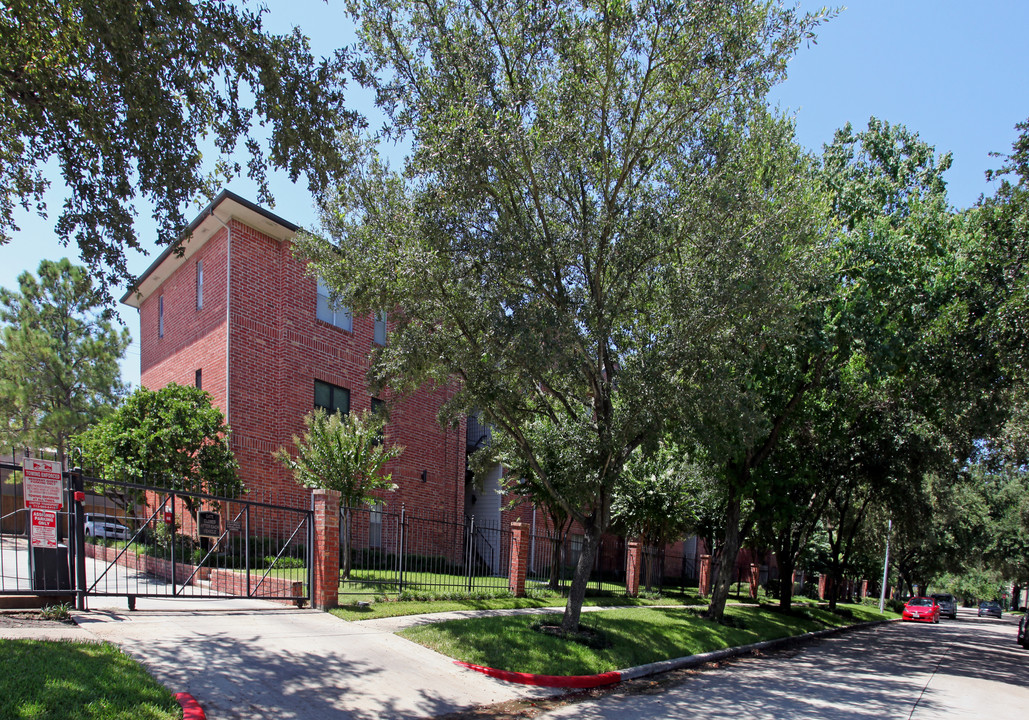 The Oaks at West University in Houston, TX - Building Photo