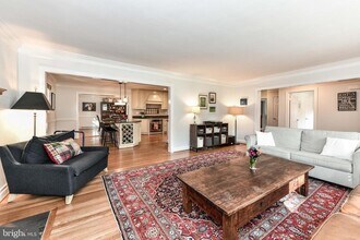 3061 N Oakland St in Arlington, VA - Foto de edificio - Building Photo