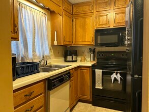 8153 Holmes Rd, Unit 201 in Kansas City, MO - Building Photo - Building Photo