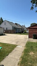 7388 Pearl Rd in Middleburg Heights, OH - Building Photo - Building Photo