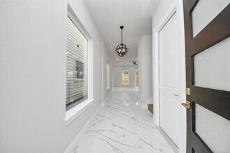 5908 St Augustine St in Houston, TX - Building Photo - Building Photo