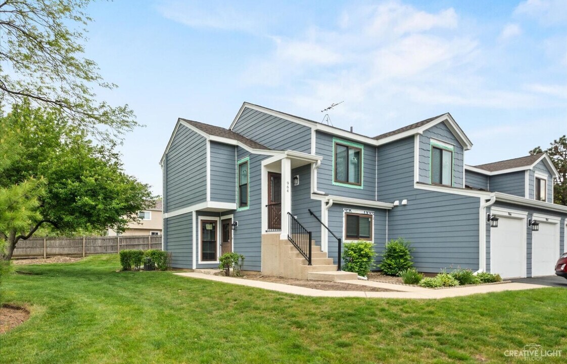 974 Mallard Cir in Schaumburg, IL - Building Photo