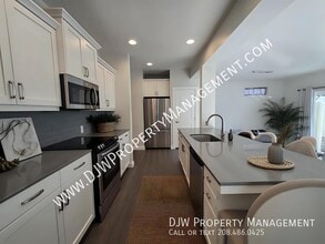 2351 E Danzee Dr in Boise, ID - Building Photo - Building Photo