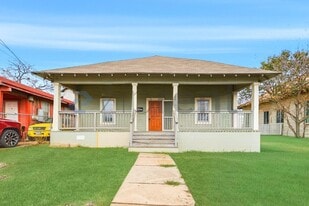 125 Southolme Ave in San Antonio, TX - Building Photo