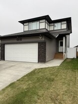 5618 Norseman Cres in Regina, SK - Building Photo