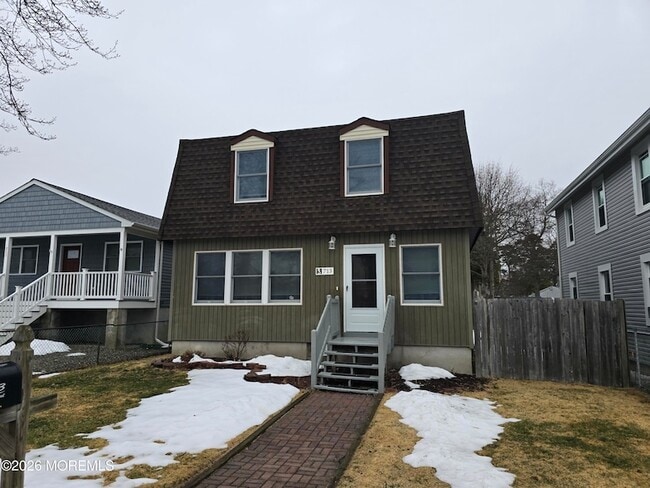 property at 713 Buchanan St