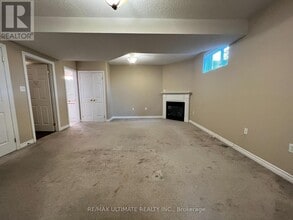 209 Dunsmore Ln in Barrie, ON - Building Photo - Building Photo