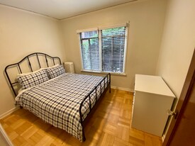 105 Mercer St in Seattle, WA - Building Photo