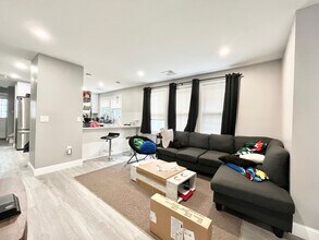 102 Nonantum St, Unit 2 in Boston, MA - Building Photo - Building Photo