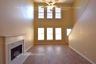 9586 Lakeview Cir in Union City, GA - Foto de edificio - Building Photo