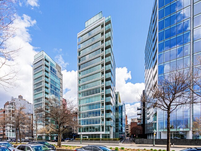 Perry West, South Tower in New York, NY - Foto de edificio - Building Photo