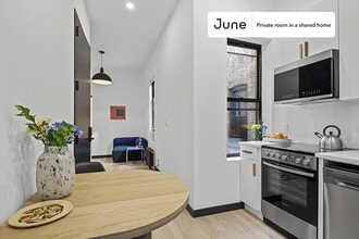 Private bedroom in 3 bed/3 bath Home in Queens, NY - Building Photo - Building Photo