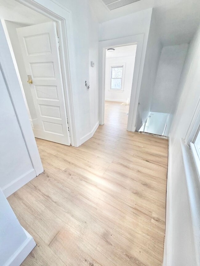 property at 829 W 43rd St