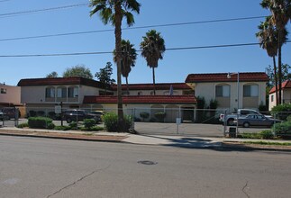 798 S Orange Ave in El Cajon, CA - Foto de edificio - Building Photo