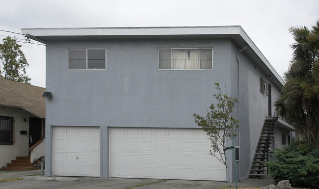 1250 95th Ave in Oakland, CA - Foto de edificio - Building Photo