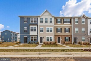 51 Short Br Dr in Ranson, WV - Building Photo