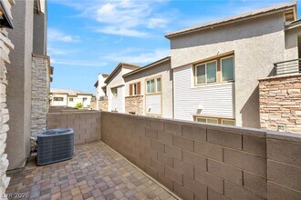 146 Sul Ponticello Ave in Henderson, NV - Foto de edificio - Building Photo