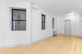 406 W 48th St in New York, NY - Building Photo - Building Photo