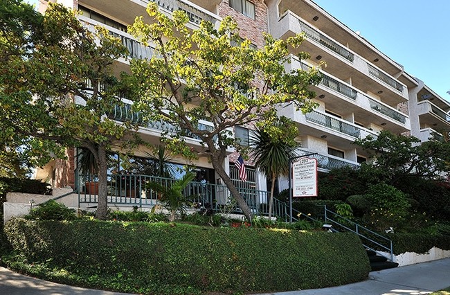 Wellworth Towers Apartments in Los Angeles, CA - Foto de edificio - Building Photo