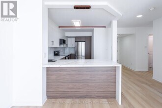 120 Promenade Cir in Vaughan, ON - Building Photo - Building Photo