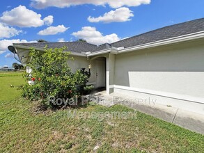 201 Schoolside Dr in Lehigh Acres, FL - Building Photo - Building Photo