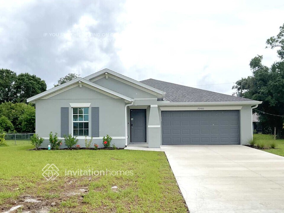 20400 Laverne Ave in Port Charlotte, FL - Foto de edificio