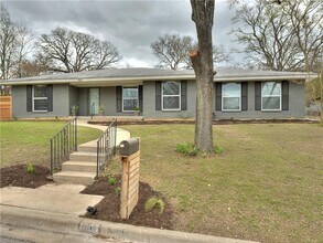 1601 Elmira Rd in Austin, TX - Building Photo - Building Photo