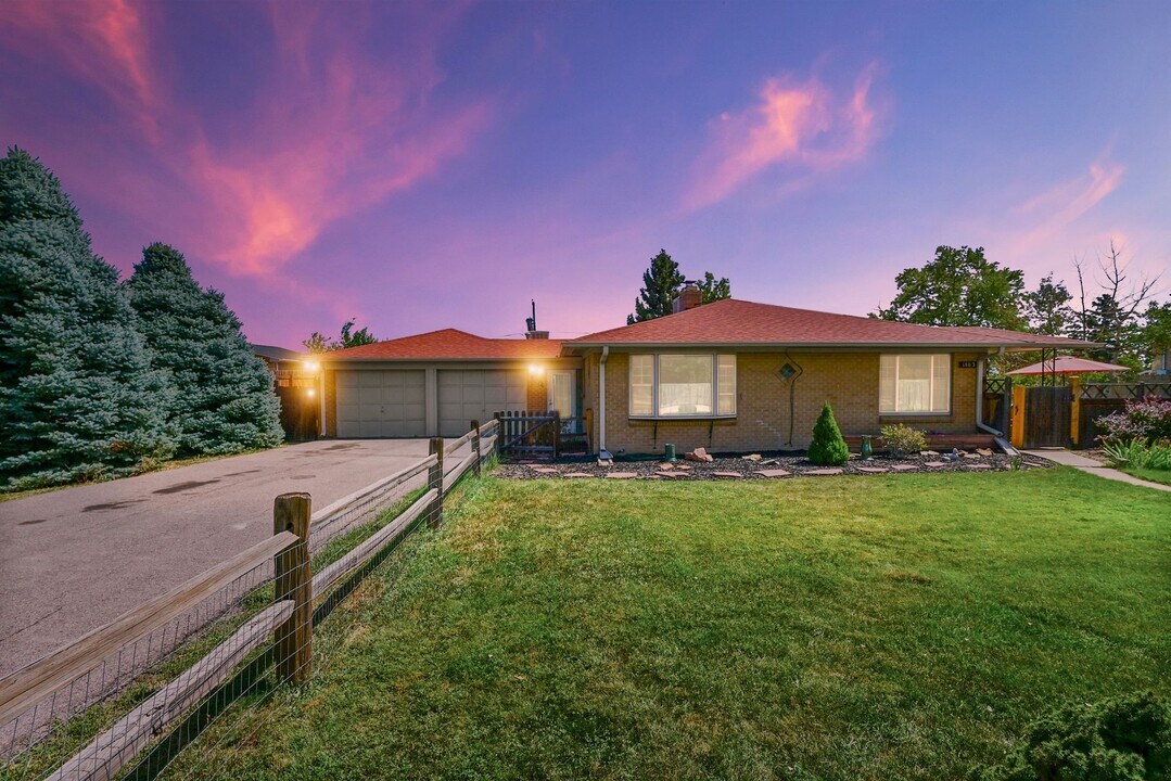 1804 Simms St in Lakewood, CO - Building Photo