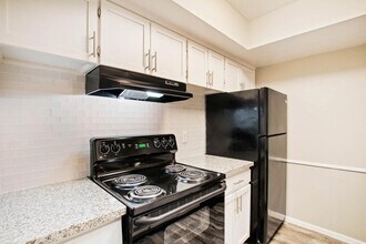 1212 Hampshire Ln, Unit 221-1 in Richardson, TX - Building Photo - Building Photo
