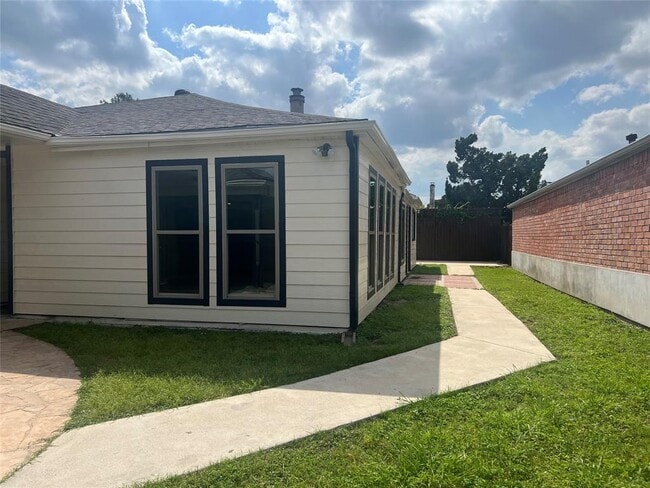8814 Beau Monde Dr in Houston, TX - Building Photo - Building Photo