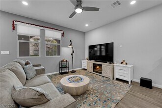 160 Lomita Heights Dr in Las Vegas, NV - Building Photo - Building Photo