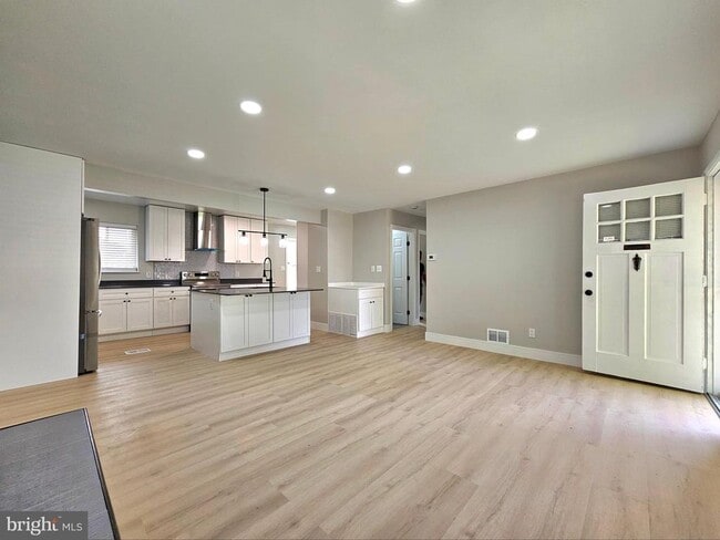 2115 N Harrison St in Arlington, VA - Building Photo - Building Photo