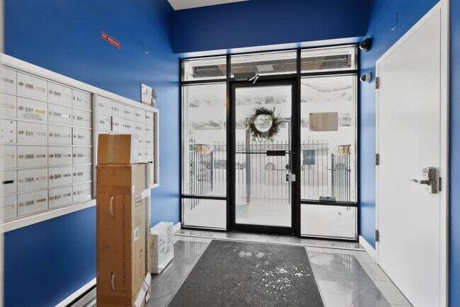 811 W Eastwood Ave, Unit 101 in Chicago, IL - Building Photo - Building Photo