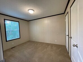 104 Sheppard Ave in Flushing, MI - Building Photo - Building Photo