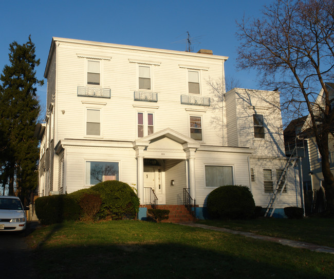 825 Park Ave in Plainfield, NJ - Foto de edificio - Building Photo