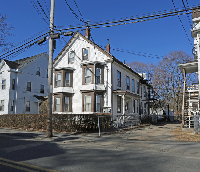 98 Bacon St in Waltham, MA - Foto de edificio - Building Photo