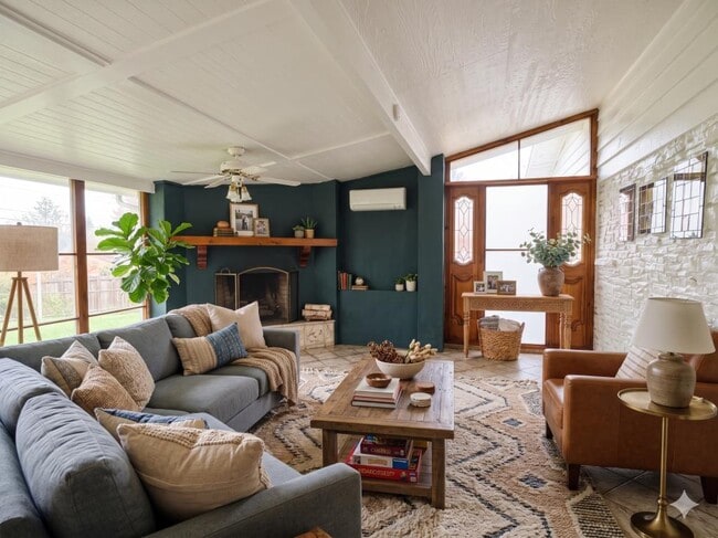 property at 3807 Longridge Dr