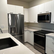 4702 NW 83rd Path in Doral, FL - Building Photo - Building Photo