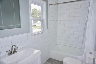 15 Crofut Pl in Danbury, CT - Building Photo - Building Photo