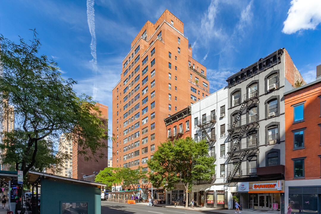 Victoria House in New York, NY - Building Photo