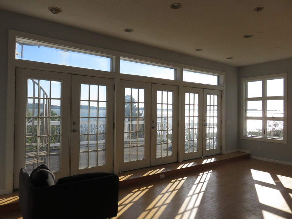 215 First Ave, Unit #3 in West Haven, CT - Building Photo