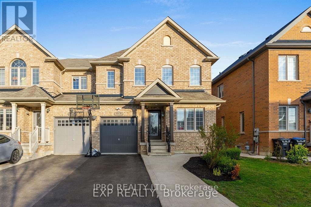 72 Natronia Trail in Brampton, ON - Building Photo