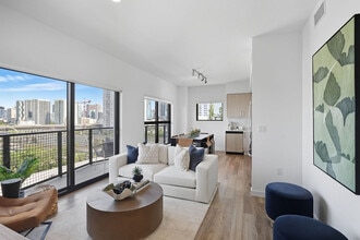 Atlantic Square in Miami, FL - Building Photo - Building Photo